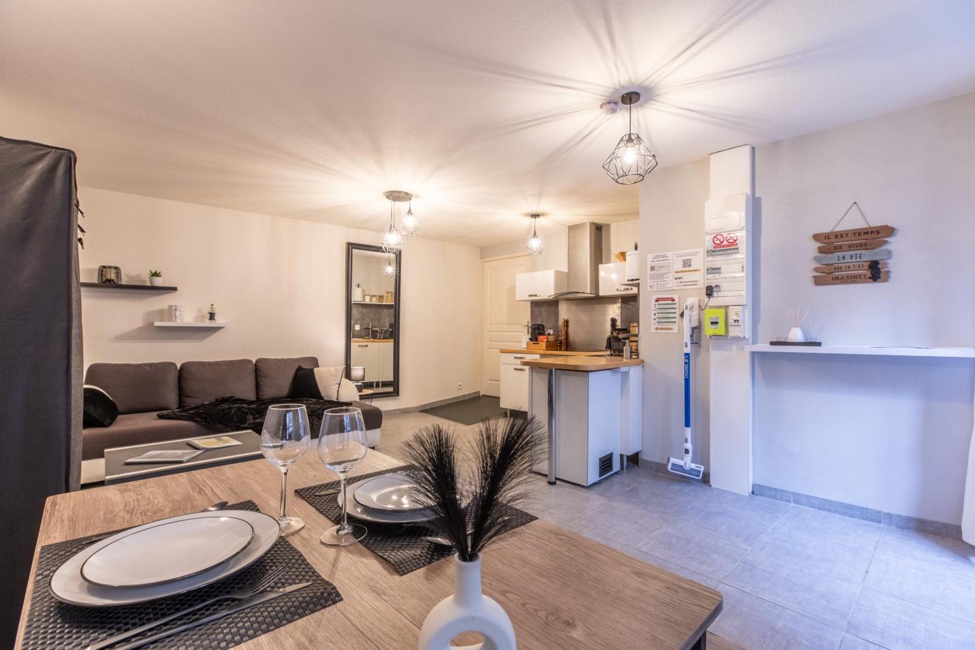 Nid Douillet - Elegant Studio En Plein Centre De Ріон Екстер'єр фото